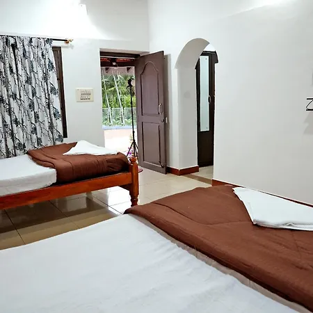 Jungle Greens Homestay - Water Activities, 150Y Estate, Home Food Chikmagalur Room photo