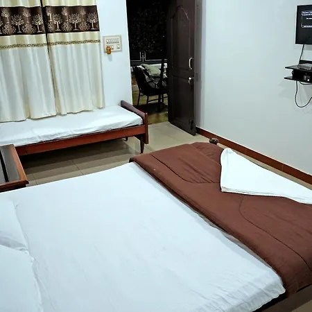 Jungle Greens Homestay - Water Activities, 150Y Estate, Home Food Chikmagalur Room photo