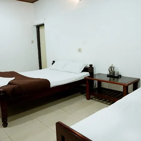 Jungle Greens Homestay - Water Activities, 150Y Estate, Home Food Chikmagalur Room photo