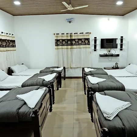 Jungle Greens Homestay - Water Activities, 150Y Estate, Home Food Chikmagalur Room photo