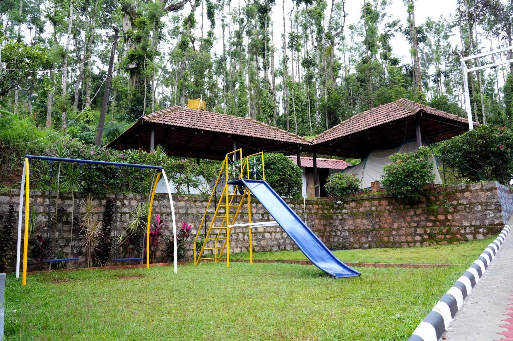 Homestay Jungle Greens - Water Activities, 150y Estate, Food *